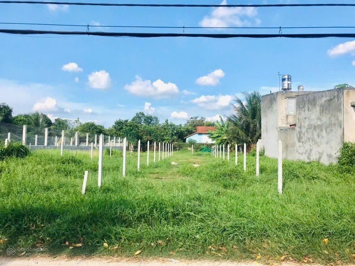 Cần bán gấp lô đất thổ cư 150m2, mặt tiền đường nhựa, xã Tân Thông Hội bớt lộc