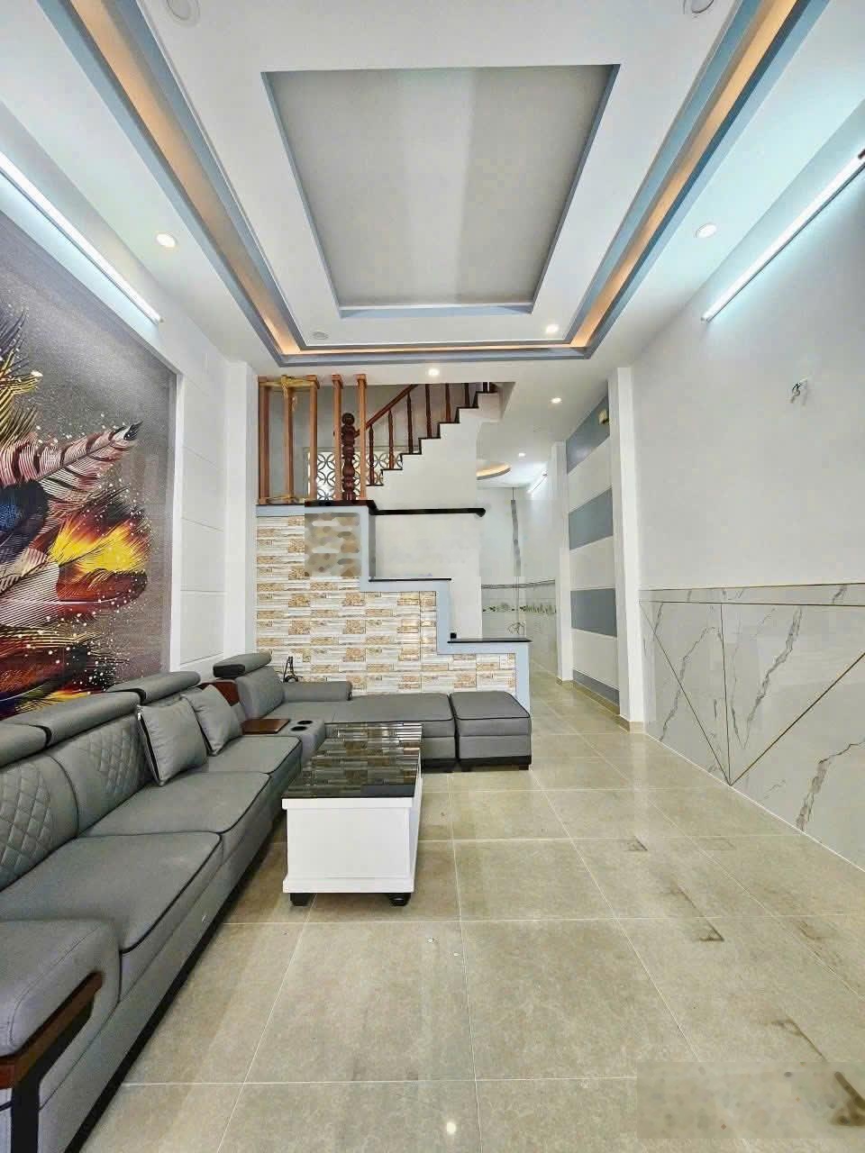 Nhà đẹp giá siêu rẻ ngay Lâm Văn Bền, Quận 7, 4PN 4WC, SHR hoàn công đủ giá TL