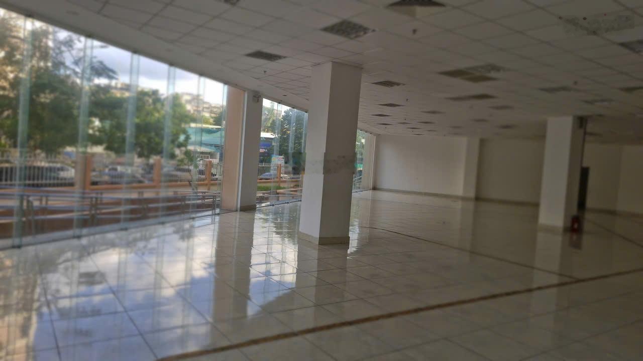 Chính chủ cần cho thuê nhà có vách kính, trần sàn hoàn chỉnh