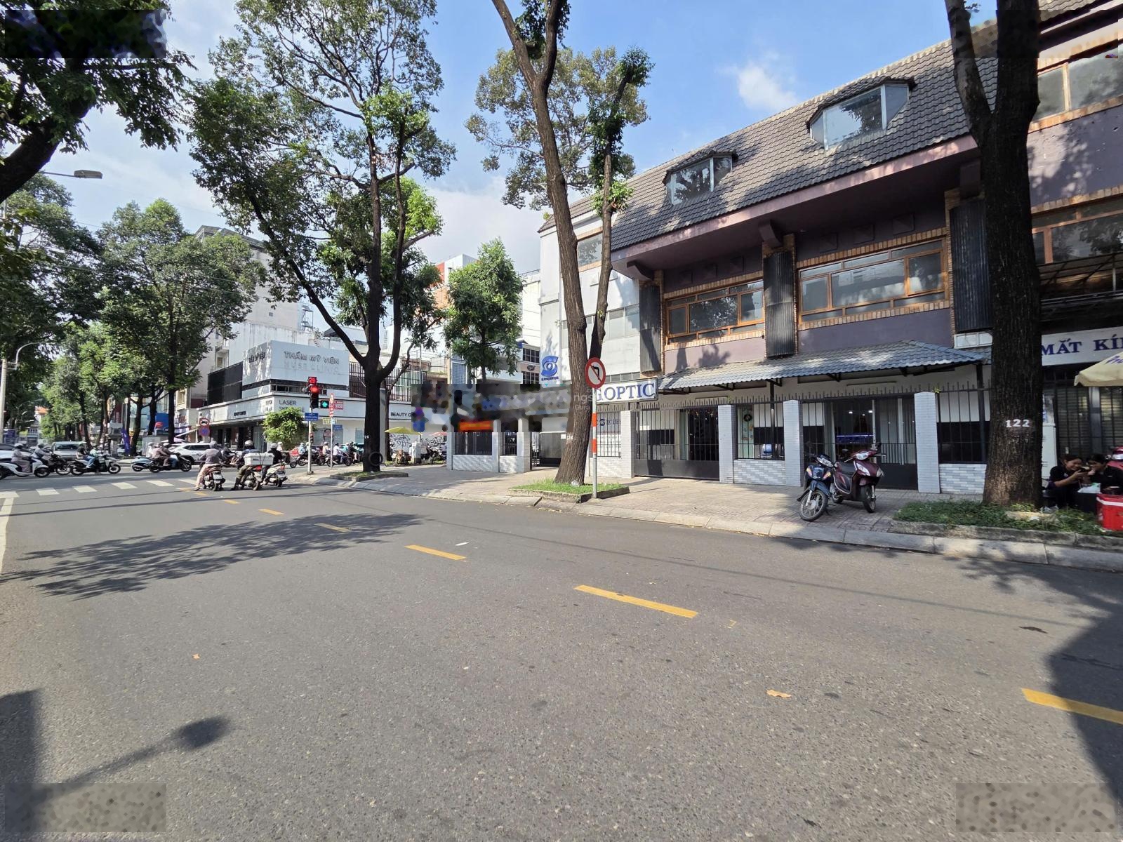 Cho thuê nhà mặt tiền 46- 48 phạm ngọc thạch - diện tích lớn - trung tâm quận 3.