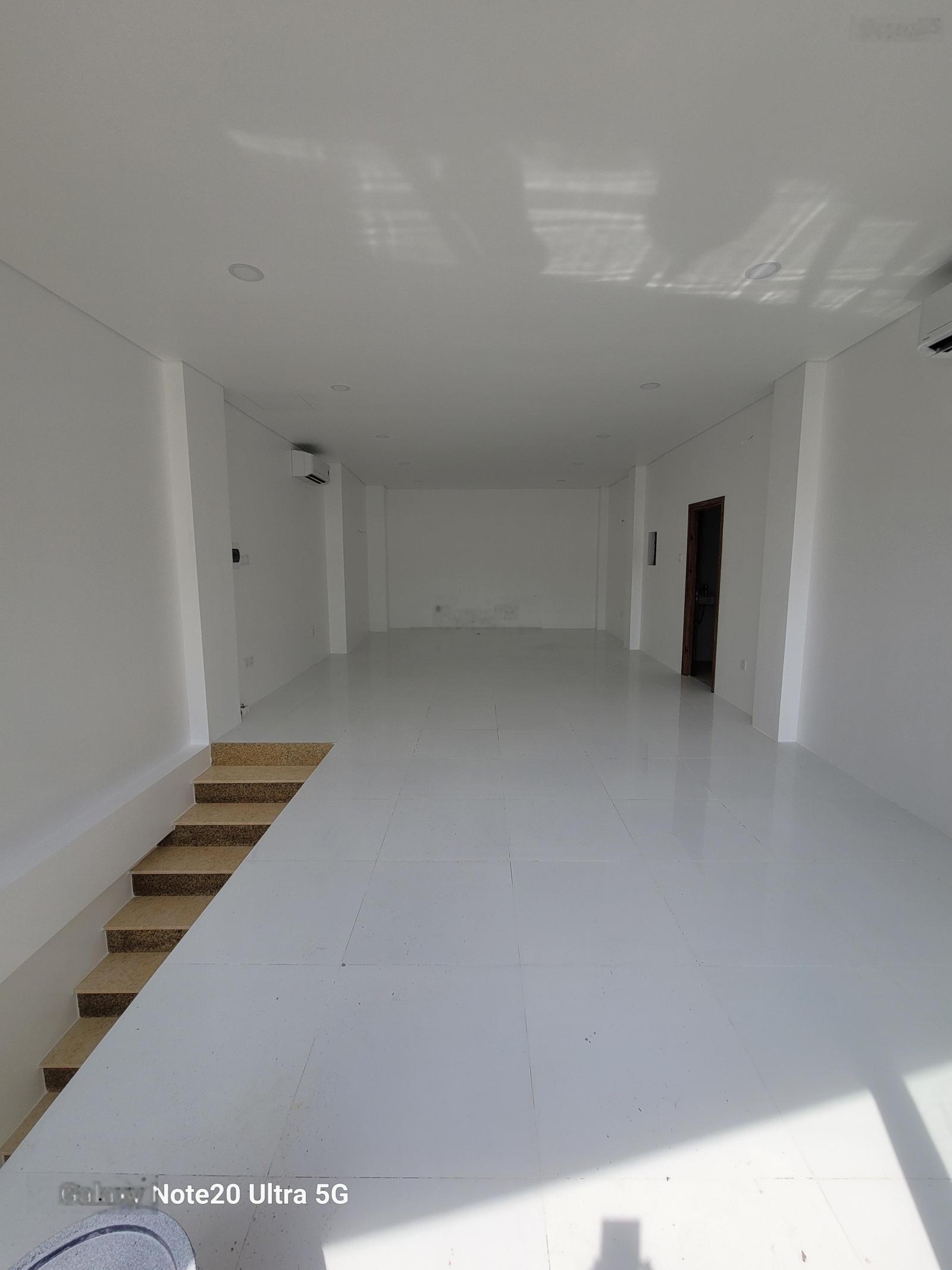 Cho thuê nhà trống suốt setup văn phòng/spa ngay Trần Văn Đang, Q3