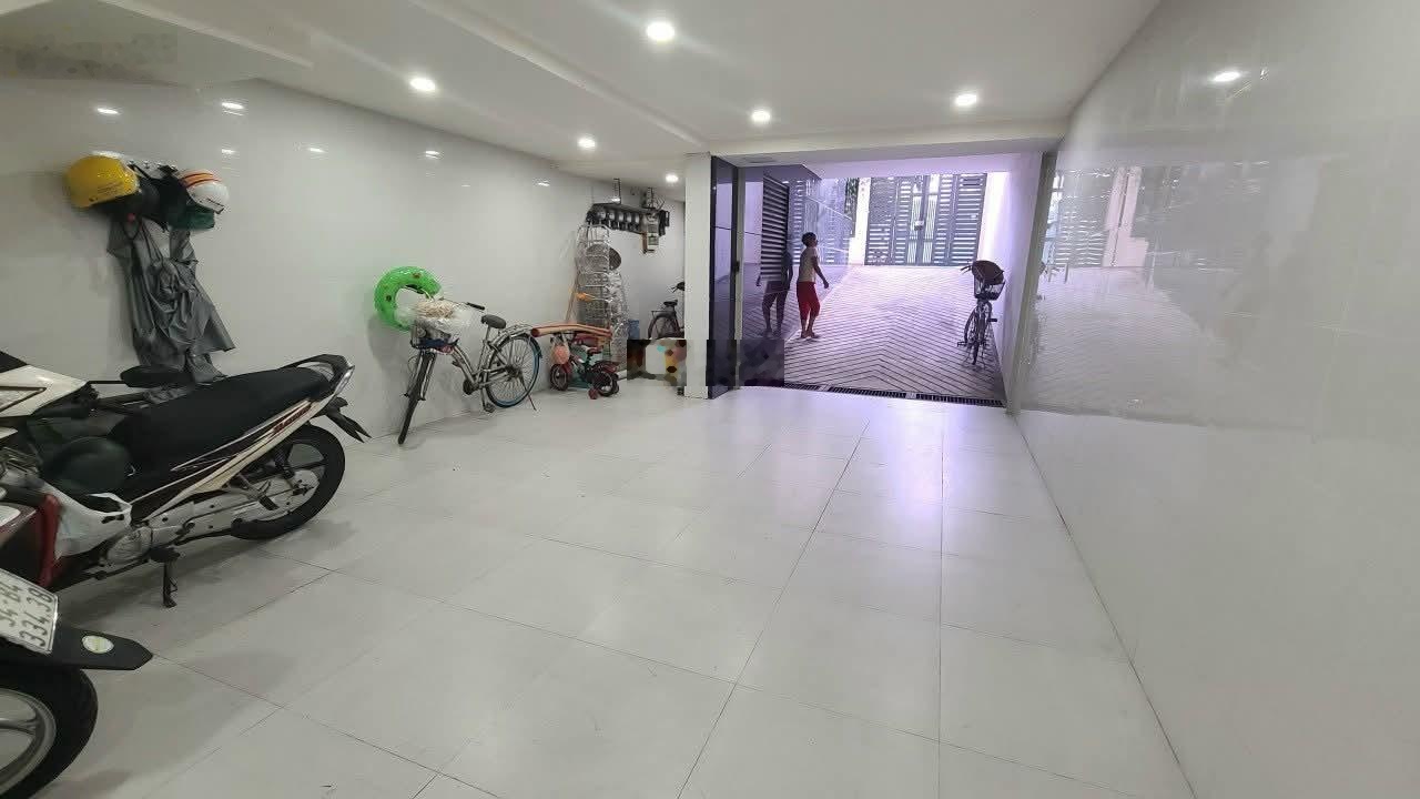 Cho Thuê Nhà Nguyên Căn Khu Đô Thị Vạn Phúc City _ 5m x 20m, Hầm + 4 Tầng _ 30 Triệu/ Tháng