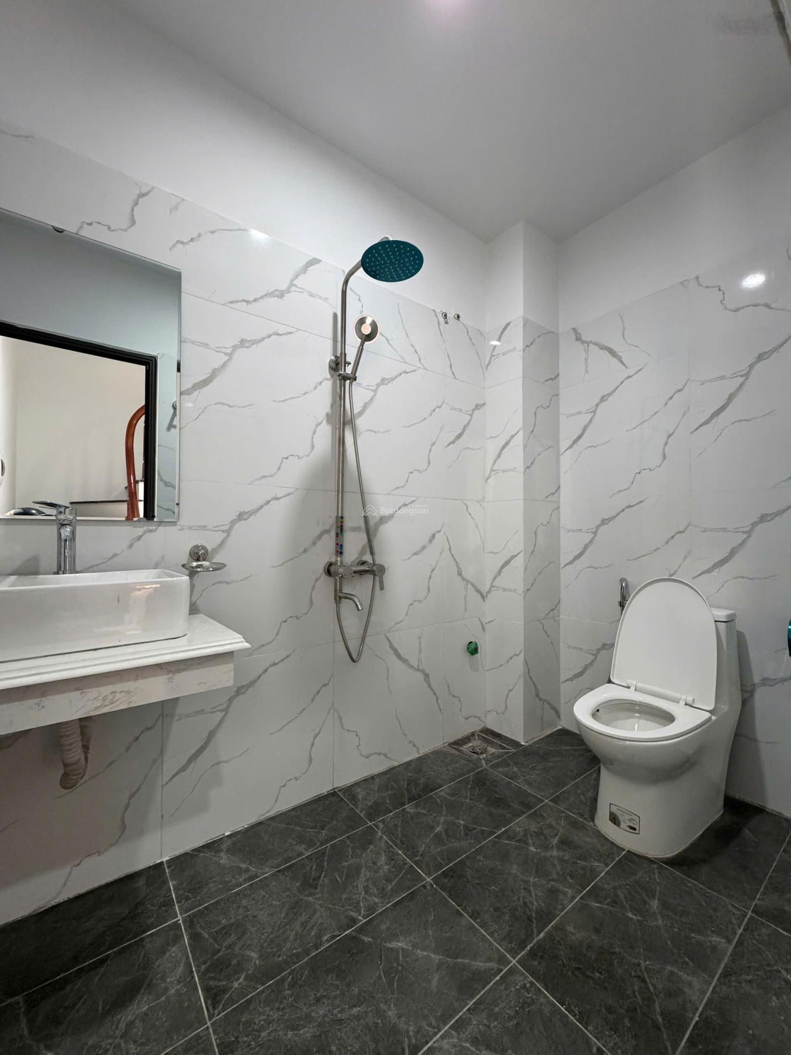 DUY NHẤT!! Chỉ 3,95 Tỷ Sở Hữu Nhà 4T*53m2 có sân cổng riêng, ô tô đỗ cổng. Cách KĐT Đô Nghĩa 2,5km