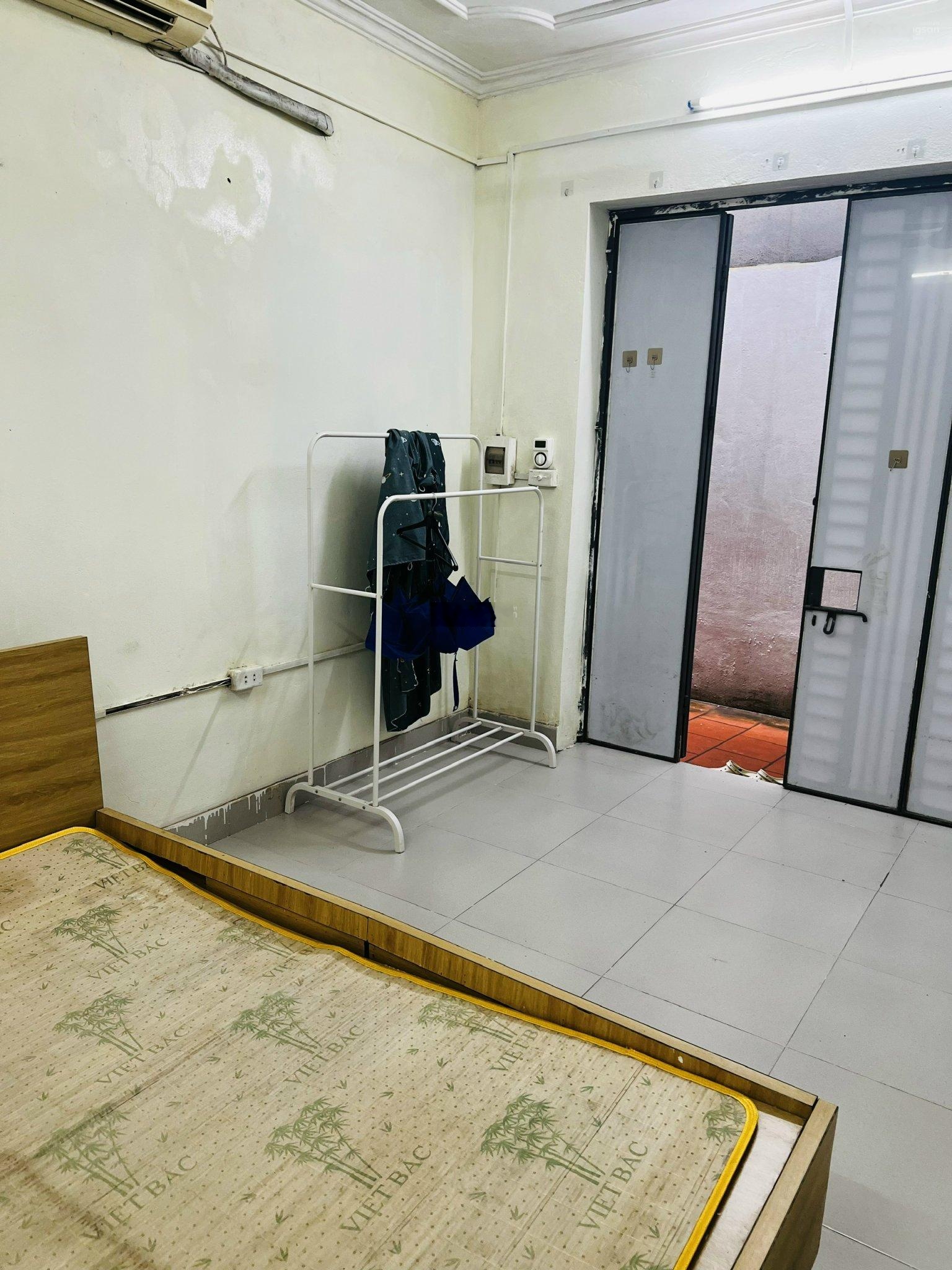 Cho thuê nhà riêng 20m2 tầng 1 WC khép kín