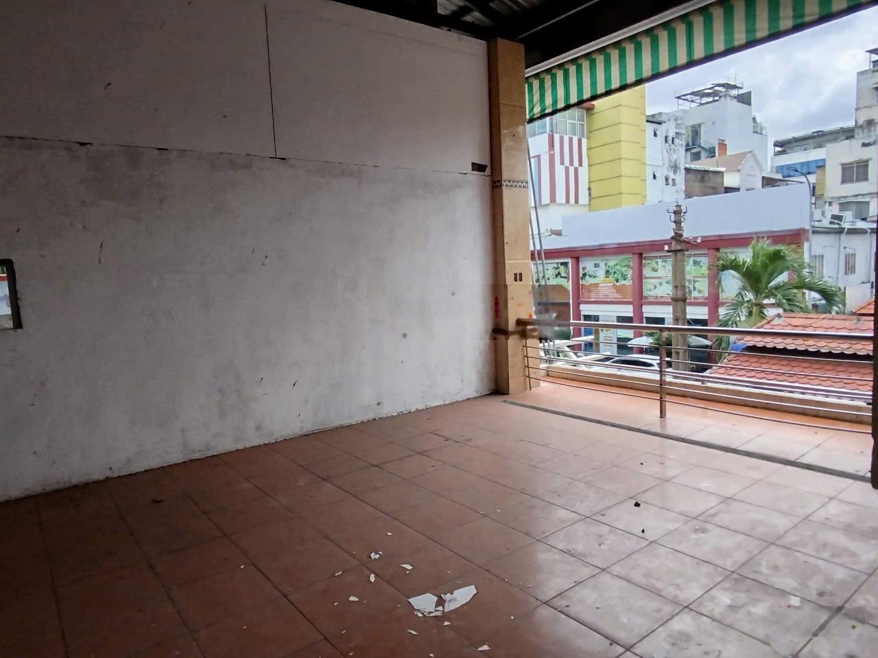 Cho thuê mặt bằng kinh doanh siêu đẹp, phong thủy tốt tại Hoàng Việt 150 tr, 700m2, nhiều tiện ích