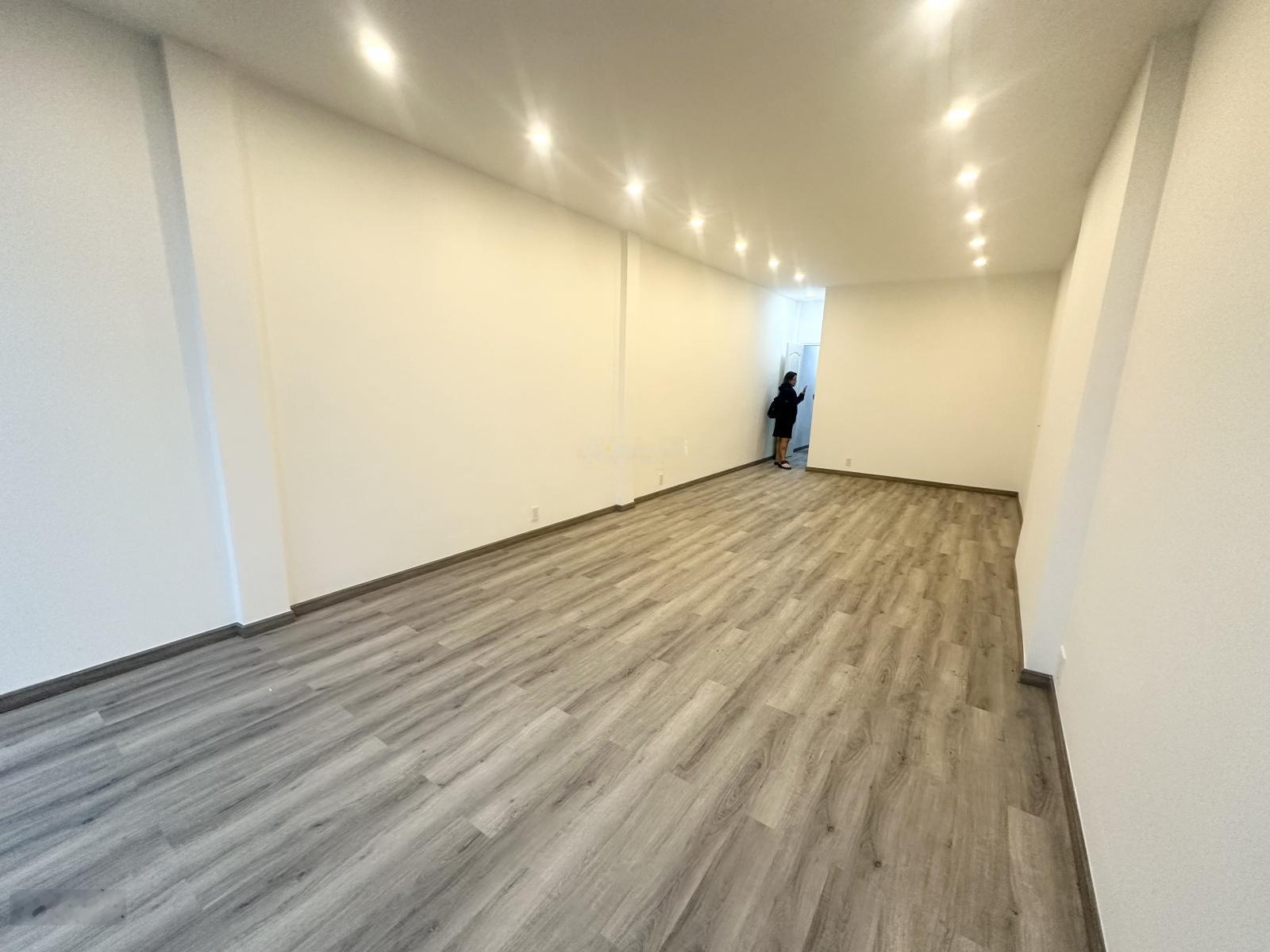 Cho thuê mặt bằng, nhà mặt tiền Lý Tự Trọng, Phường Bến Thành, Quận 1