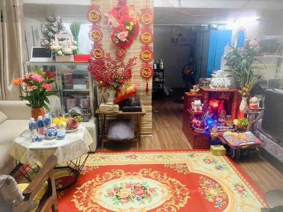 Cho thuê nhà tiện làm mặt bằng kinh doanh nail, spa mặt tiền sầm uất có nội thất, có chỗ ở lại