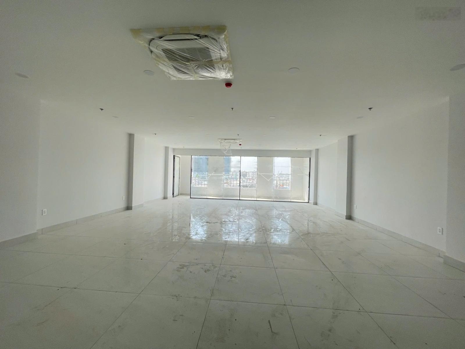 Cho thuê nguyên tòa văn phòng đ.trương văn bang- 210tr/tháng- lh 0775**8