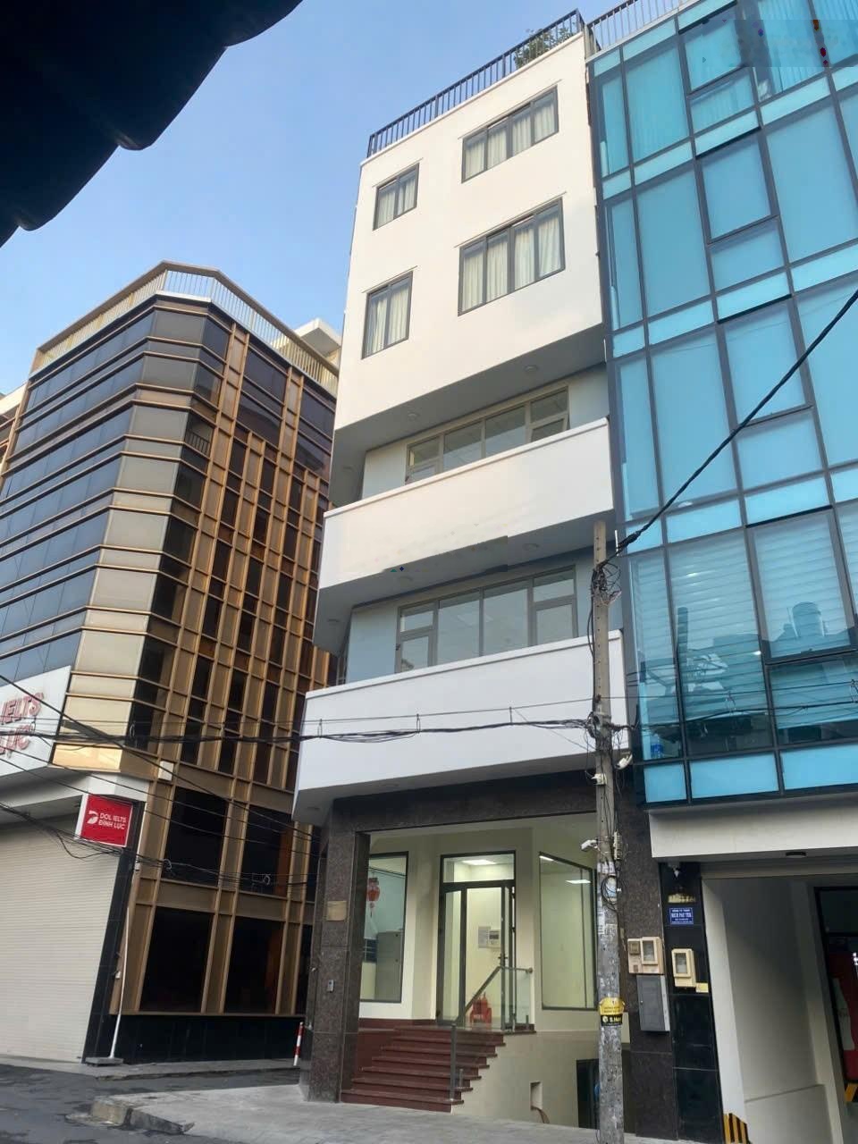 Cho thuê nhà hẻm xe hơi Võ Oanh Bình Thạnh. DT 7,5x16m, 1 hầm, 1 trệt, 2 lầu