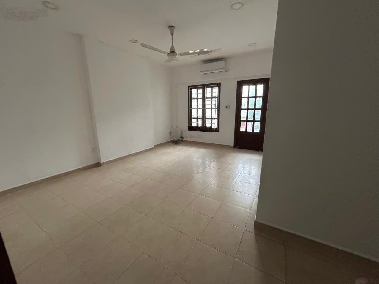 Cho thuê nhà hẻm xe hơi Hồ Biểu Chánh Phú Nhuận. DT 5x20m, 1 trệt, 2 lầu