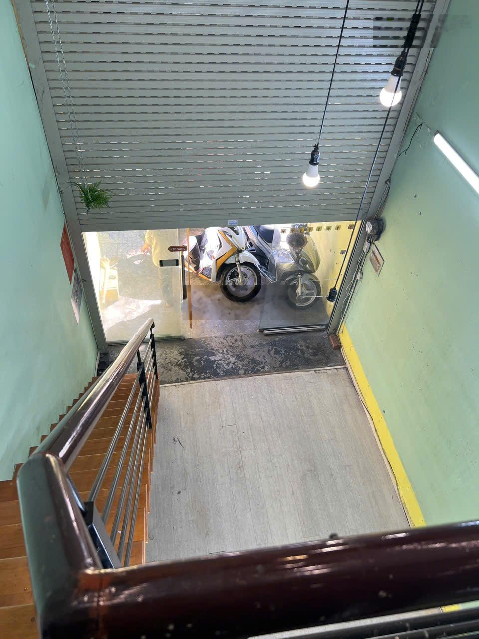 Mặt tiền Trần Quang Diệu, Quận 3 - Giá rẻ nhất khu vực chỉ có 16 tr/tháng