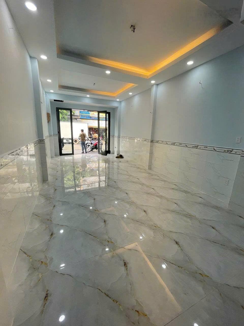 Cần cho thuê nhà MT 131A Đ.Tô Hiến Thành, P.13, Q.10 gần khúc Hồ Bá Kiện