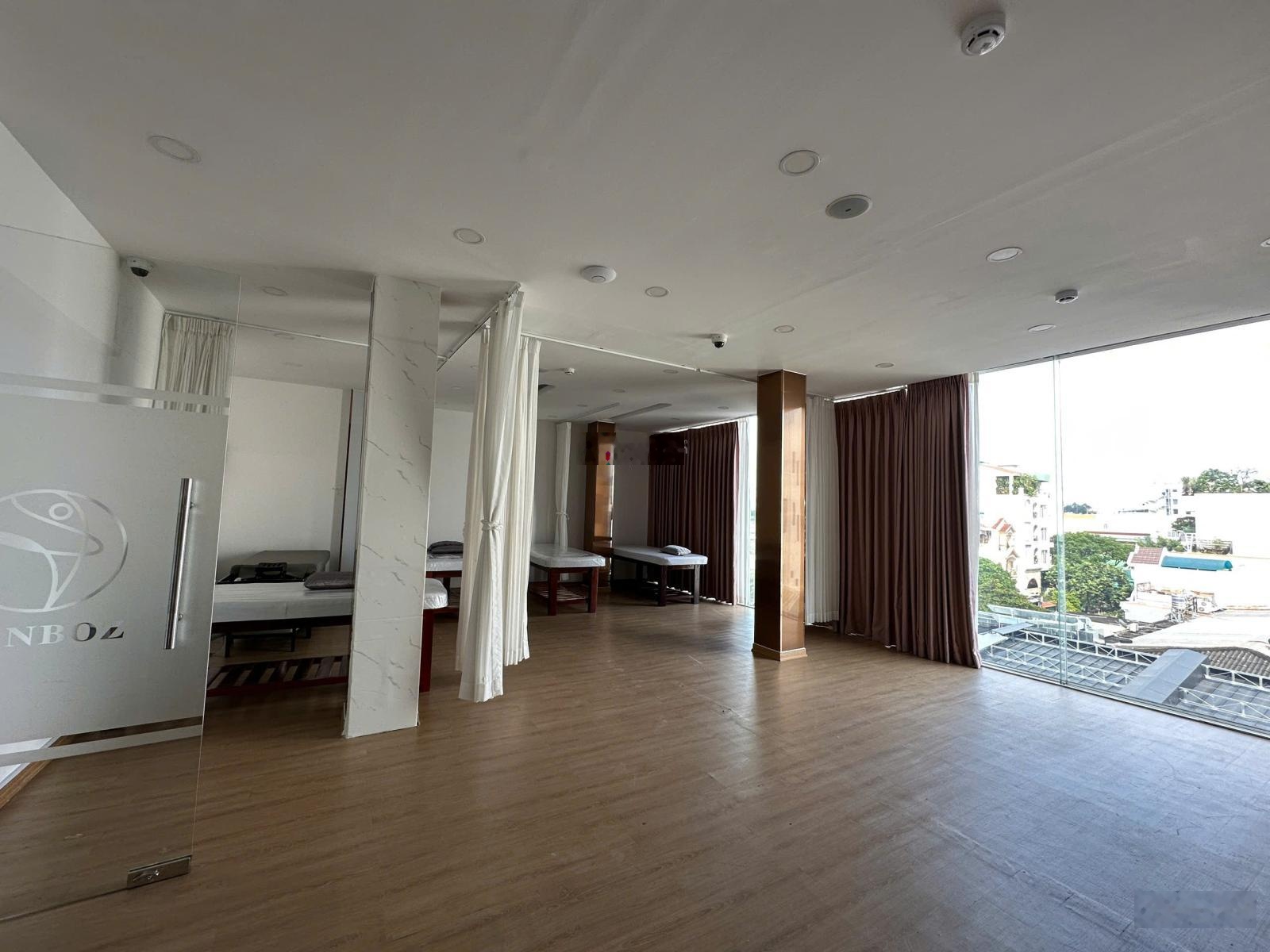 VIP! Chỉ 109tr Cho Thuê Tòa Nhà Đẹp Mặt Tiền Trung tâm Quận 10-10x20m, Thang Máy PCCC