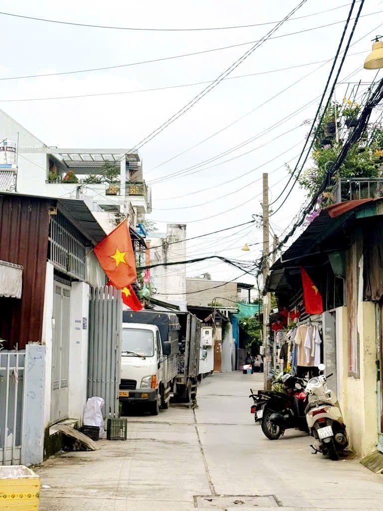 25m2 - nhà to giá rẻ bình tân sát tân phú - hẻm xe tải thông đỗ cửa.