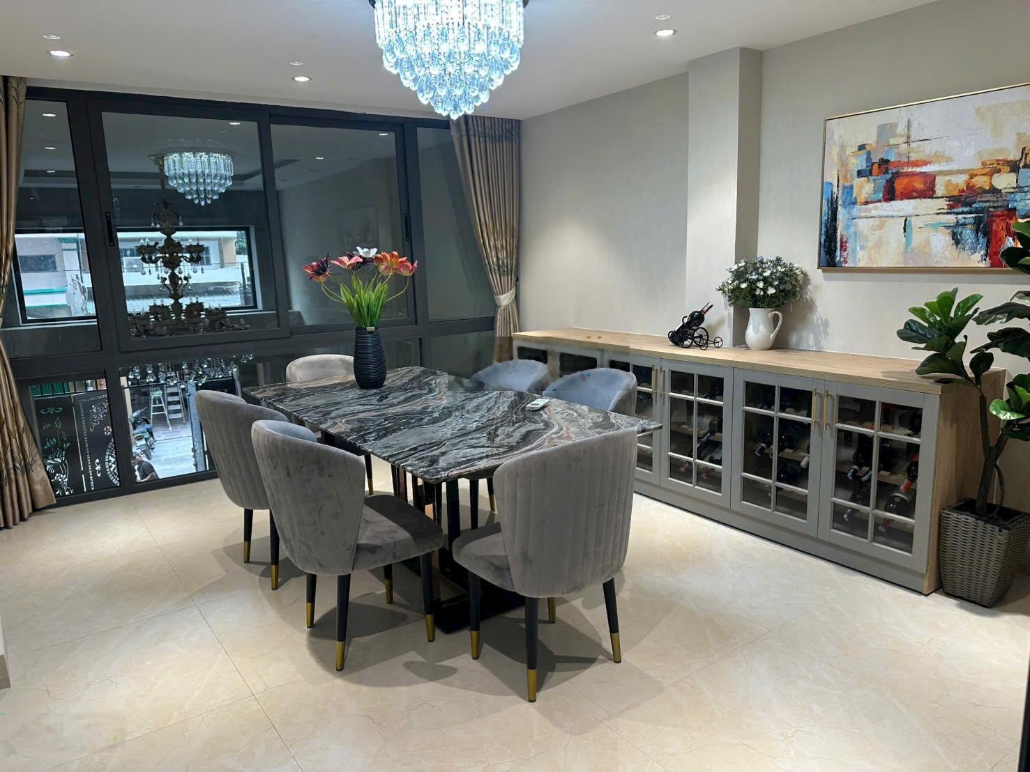 Cho thuê nhà nguyên căn Cư Xá Lữ Gia , P15 , Q11 , 4 X 14m , 4 lầu nhà đẹp , 28 Trieu/thang