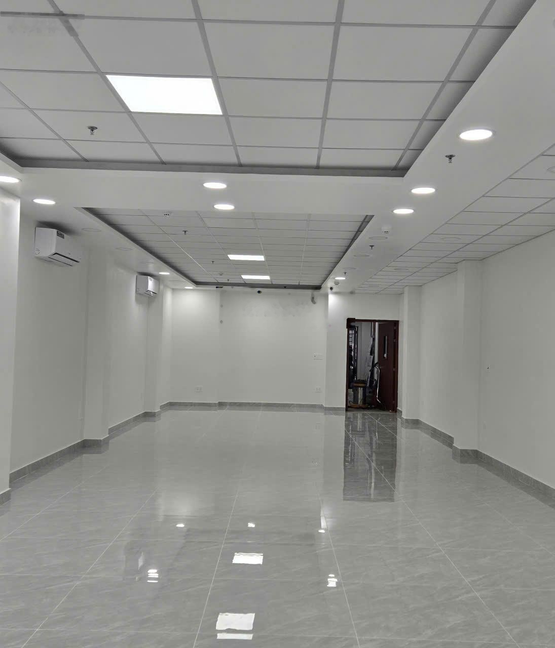 Cho thuê tòa nhà mặt tiền đường sông đà, dt 8x20 hầm 5 lầu