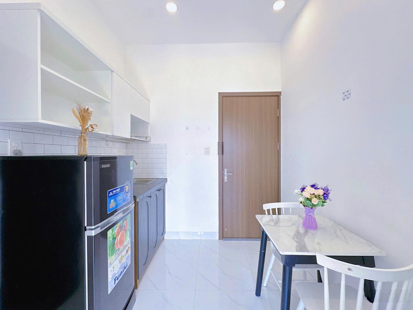 Phòng Cho Thuê Full Nội Thất Cửa Sổ Tách Bếp Ngay Thích Quảng Đức Gần Q3, Q1, CV Phú Nhuận