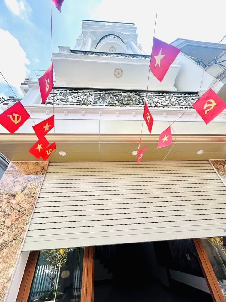 Nhà 5 tầng thang máy, ô tô đỗ cửa, hơn 14 tỷ - Tam Trinh, Hà Nội: Vừa ở vừa kinh doanh, tiện ích đầy đủ!