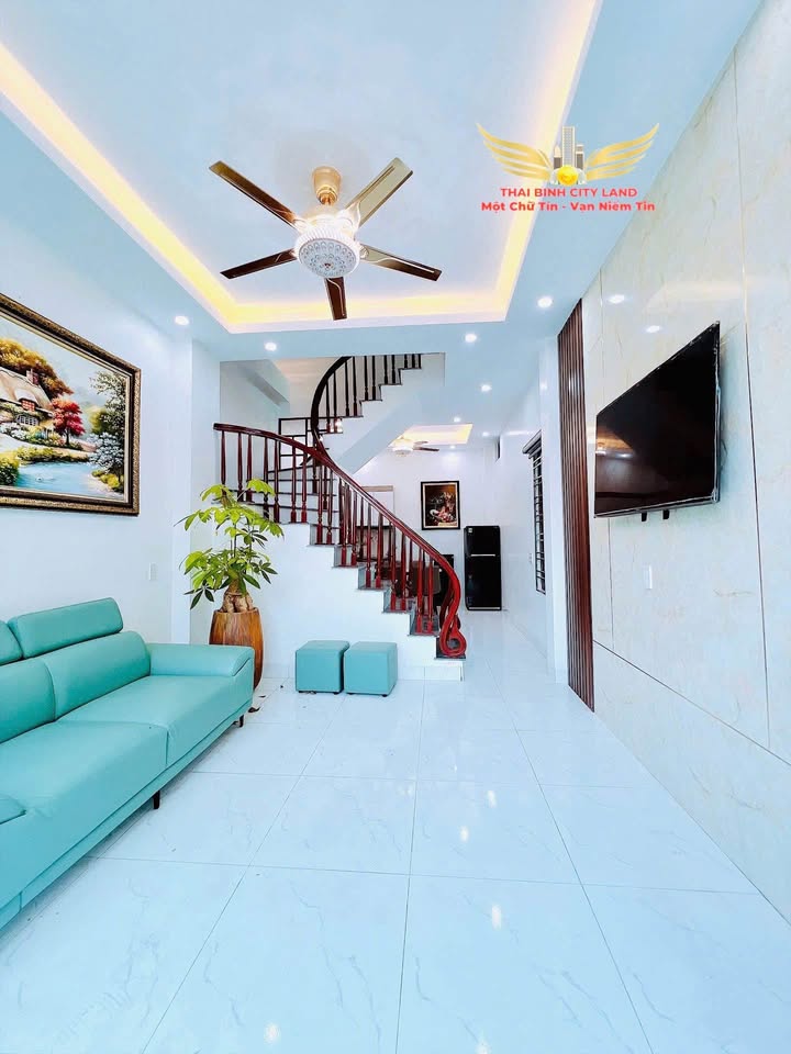 Nhà 3 tầng lô góc Trần Lãm, full nội thất cơ bản, giá nhỉnh 2 tỷ