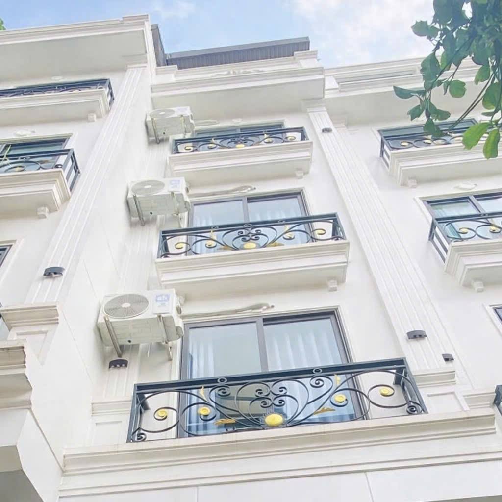 Nhà 5 tầng mặt hồ Tây Mỗ, ô tô tránh, kinh doanh đỉnh, sổ đỏ sẵn sàng