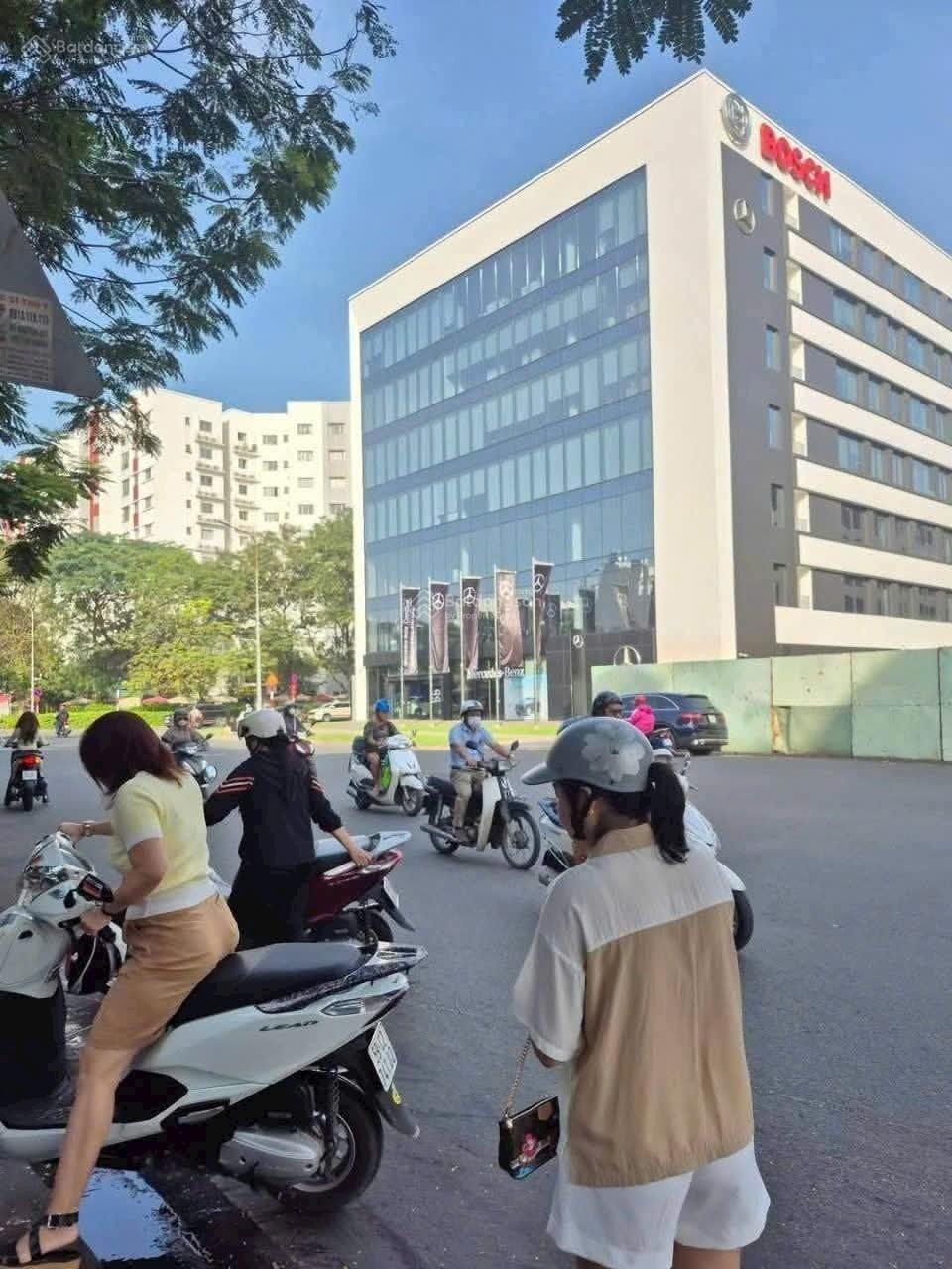 Cần cho thuê cặp mặt tiền Bờ Bao Tân Thắng, 8mx25m, nhà 3 lầu, 120tr/tháng