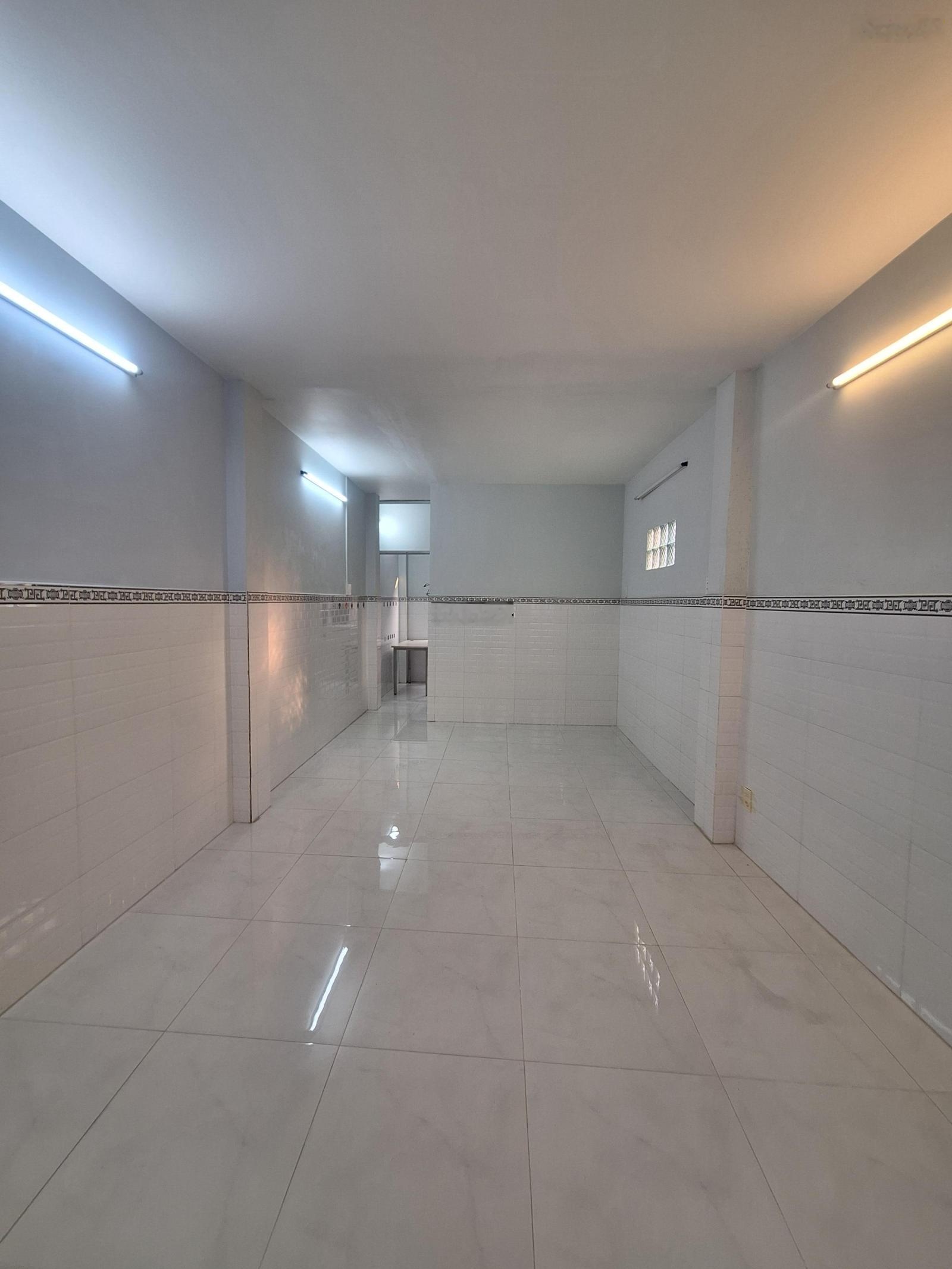 Cho thuê nhà hẻm ba gác Đường Tân Thành, P12, Q5. DT 4mx12m, kết cấu 1 trệt 2 lầu, sân thượng