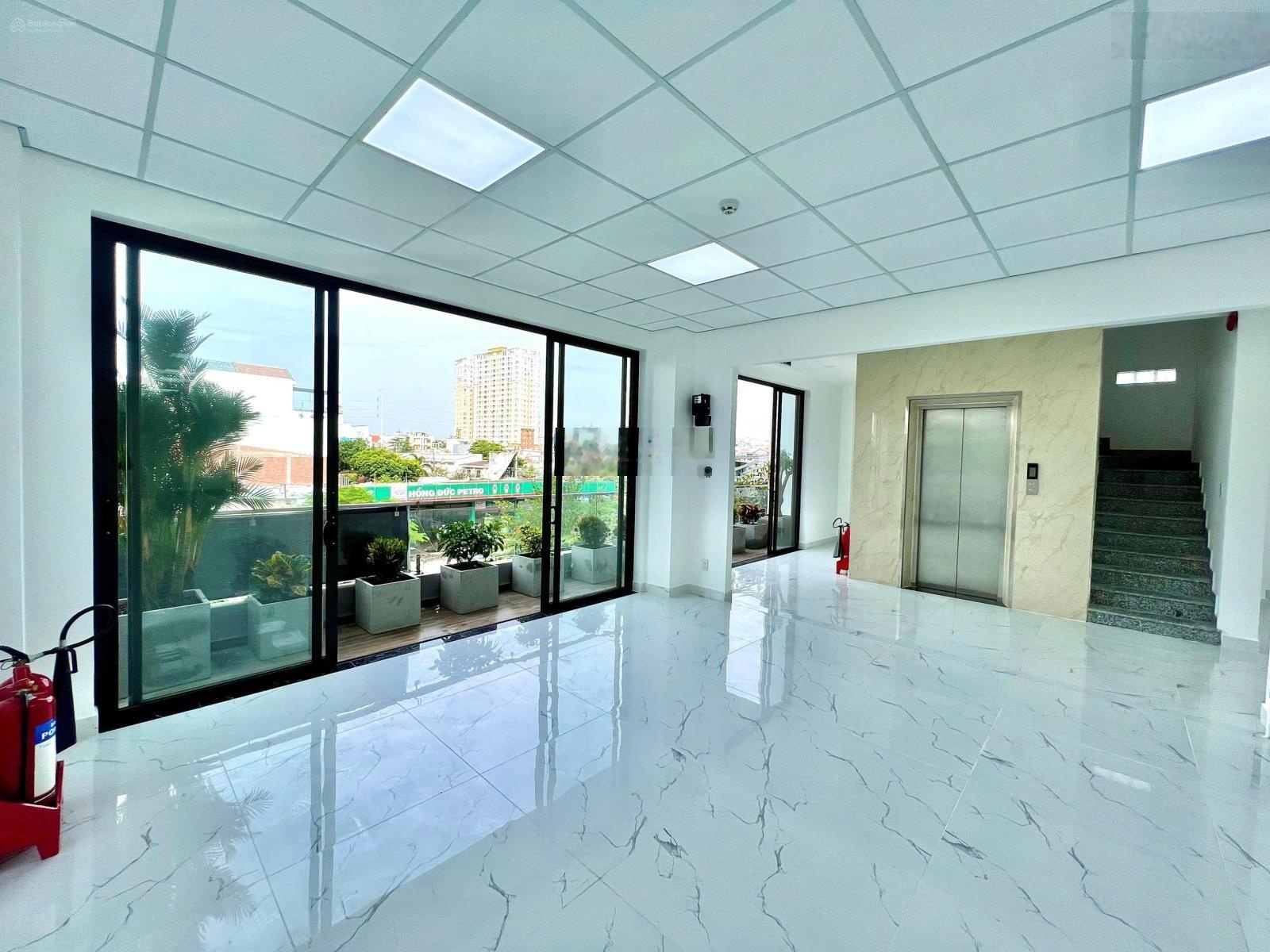 Cho Thuê Nguyên Tòa MT Đường Bàu Cát Đôi, Phường 14. DTL 10x20m. Hầm - 6 Tầng. PCCC, Sàn Suốt.