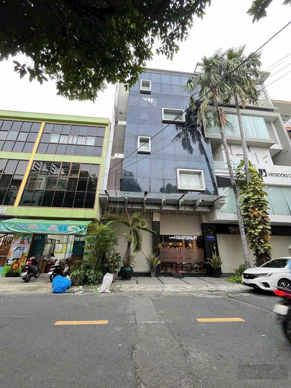 Nhà Nguyên Căn Đường Phổ Quang Ngay Khúc Đẹp Chung Cư. DT: 7x20m. Hầm - 4 Tầng. Thang Máy.