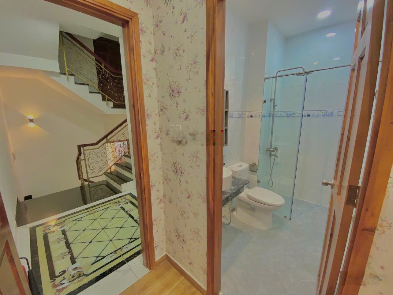 Nhà đất chính chủ thang máy điện mặt trời