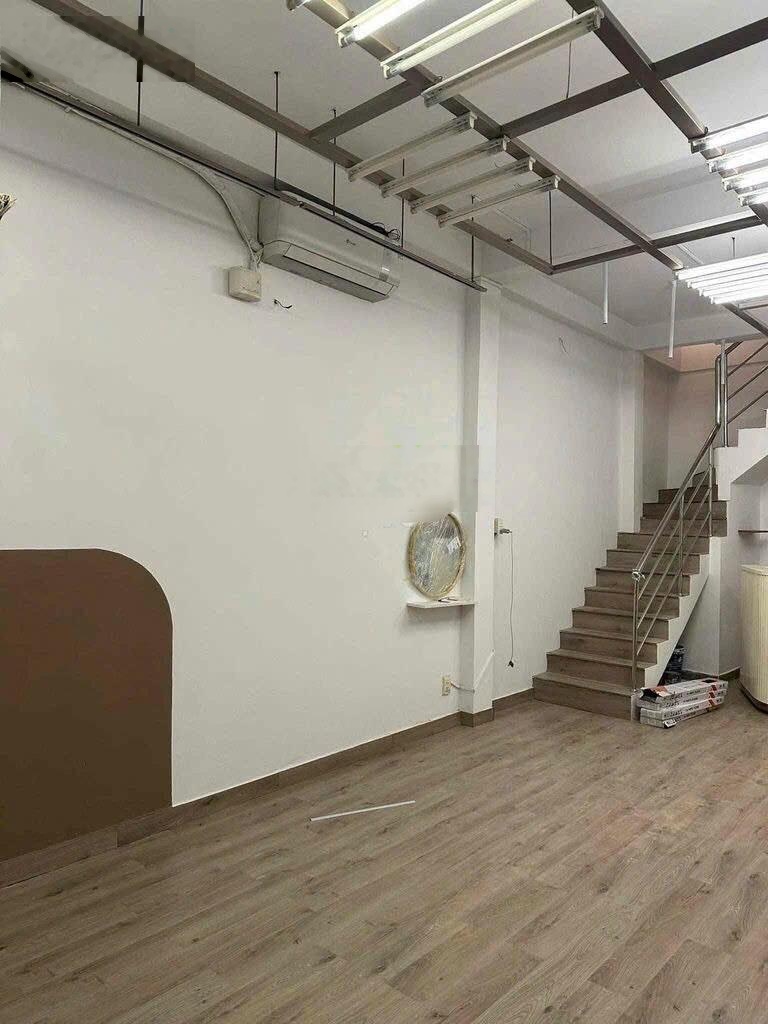 Hẻm 5m 3 Tháng 2 quận 10, dt 3.6x10m, trệt 1 lầu mới cửa kính, vô kd ngay