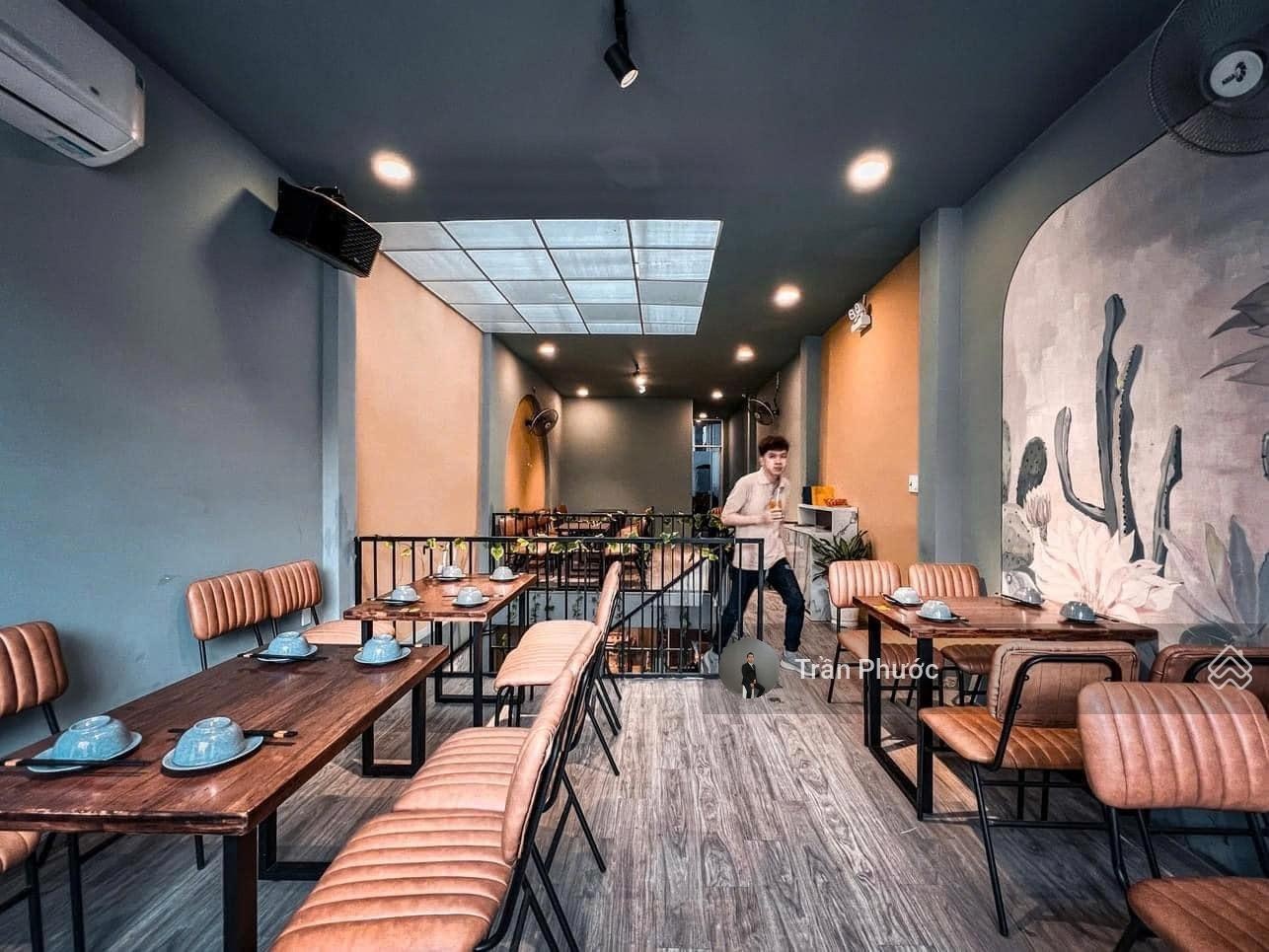 Nhà mặt tiền số 130 Lê Lai Phường Bến Thành Quận 1 DT: 4.2x17m 1 trệt 1 lầu trống suốt