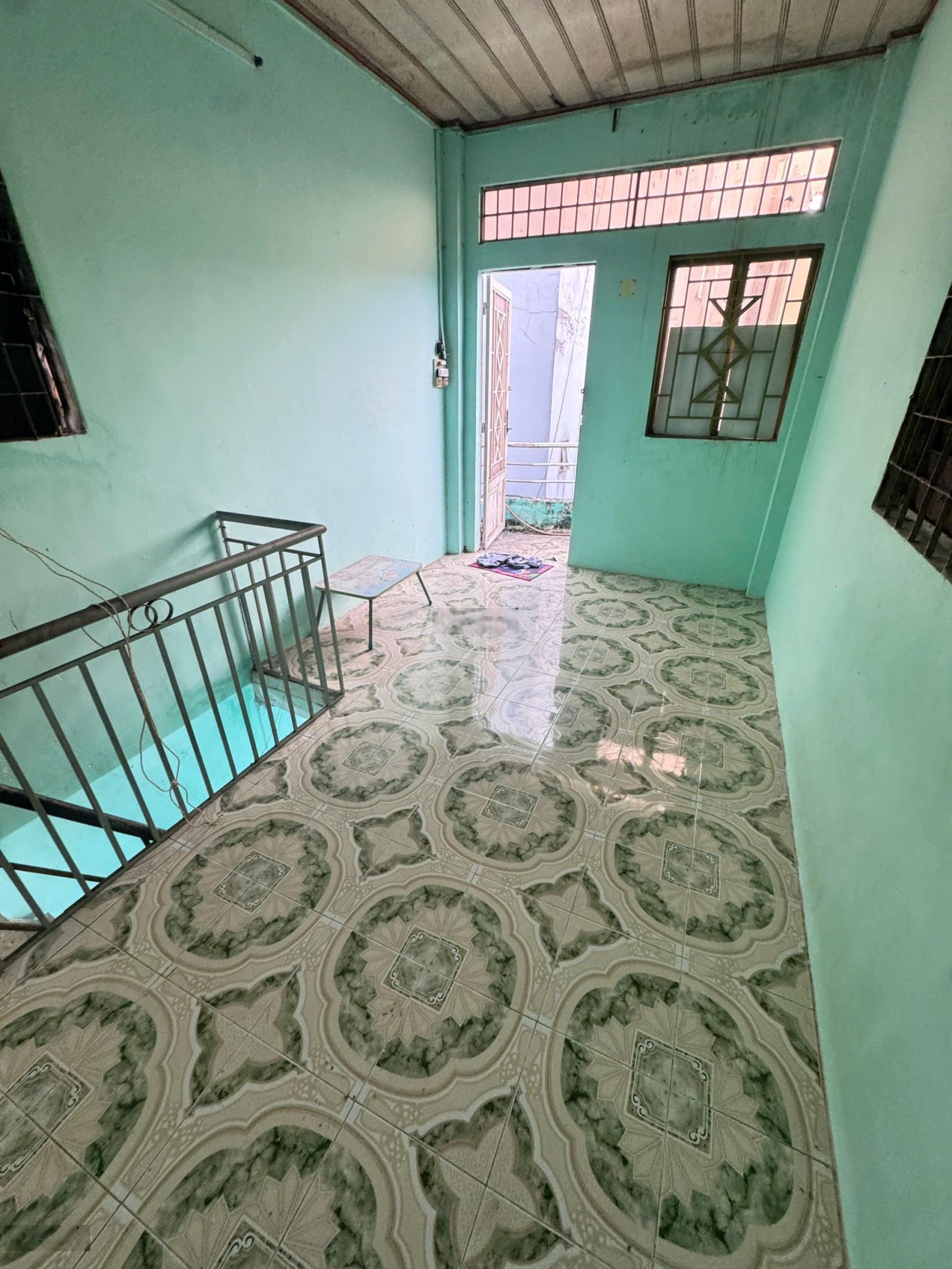 Bán nhà 3 tầng| Sổ hồng riêng| 2 phòng ngủ lớn| Hẻm xe ba gác đường Lưu Hữu Phước quận 8