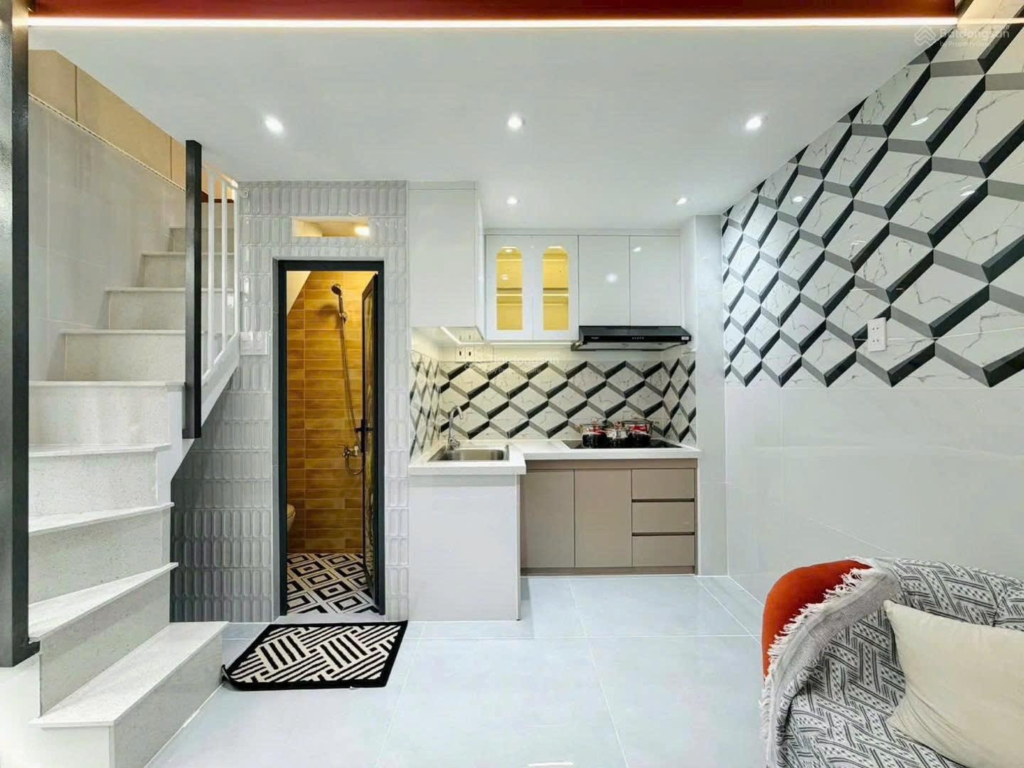 2Tầng BTCT Khu Vip Hoàng Hoa Thám, P5, Phú Nhuận Thuận tiện di chuyển qua Thích Quảng Đức