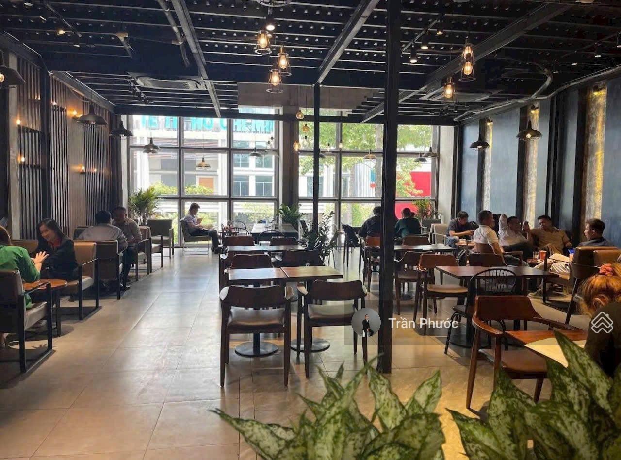 Nhà Mặt Tiền 224 Nguyễn Tri Phương P.4 Quận 10 - DT: 8.5x18m KC: 1 trệt 2 lầu trống suốt