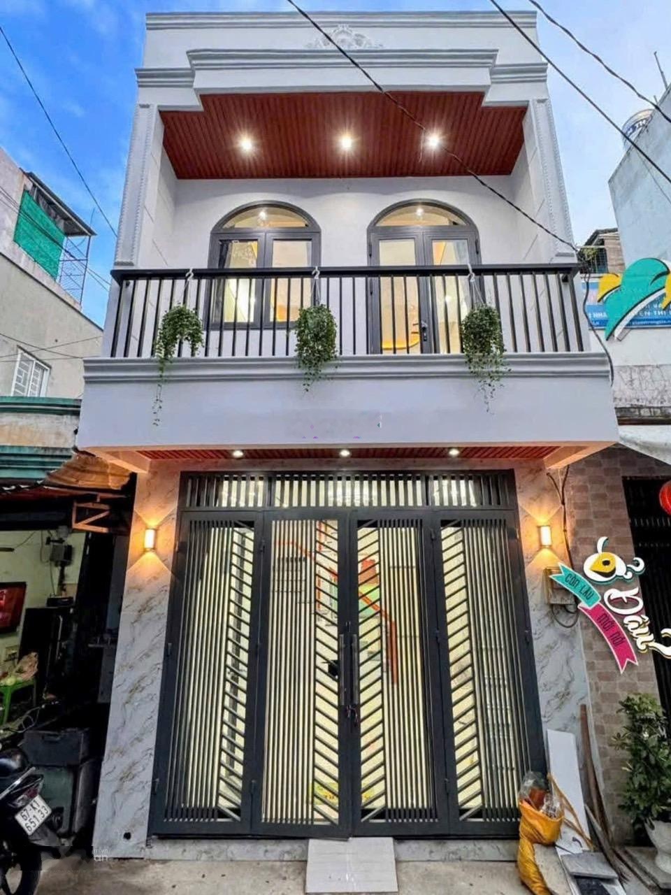 Bán nhà Huỳnh Mẫn Đạt, P7, Q5 nội thất bản giá chốt hẻm xe hơi. Diện tích 50m2 giá 1tỷ8 - sổ riêng