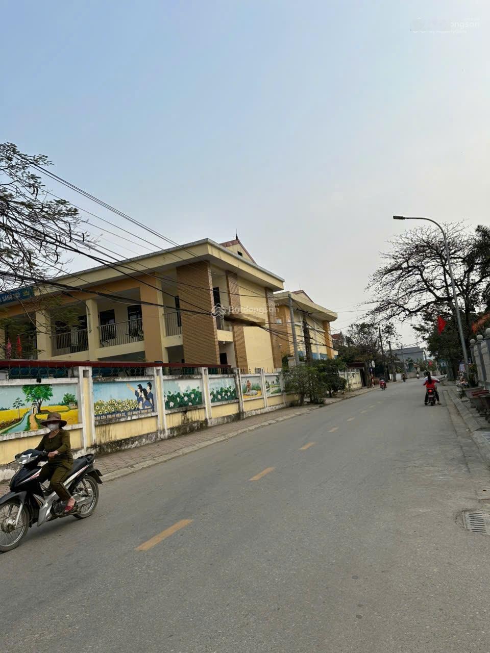 Mình bán gấp lô đất 92m gần trường cấp 1 tân tiến chương mỹ hn chỉ 1 x