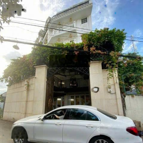 Cho thuê nhà hẻm xe hơi Lê Quang Định - 9x11m - 4 Lầu - sân đậu được 2 chiếc xe hơi