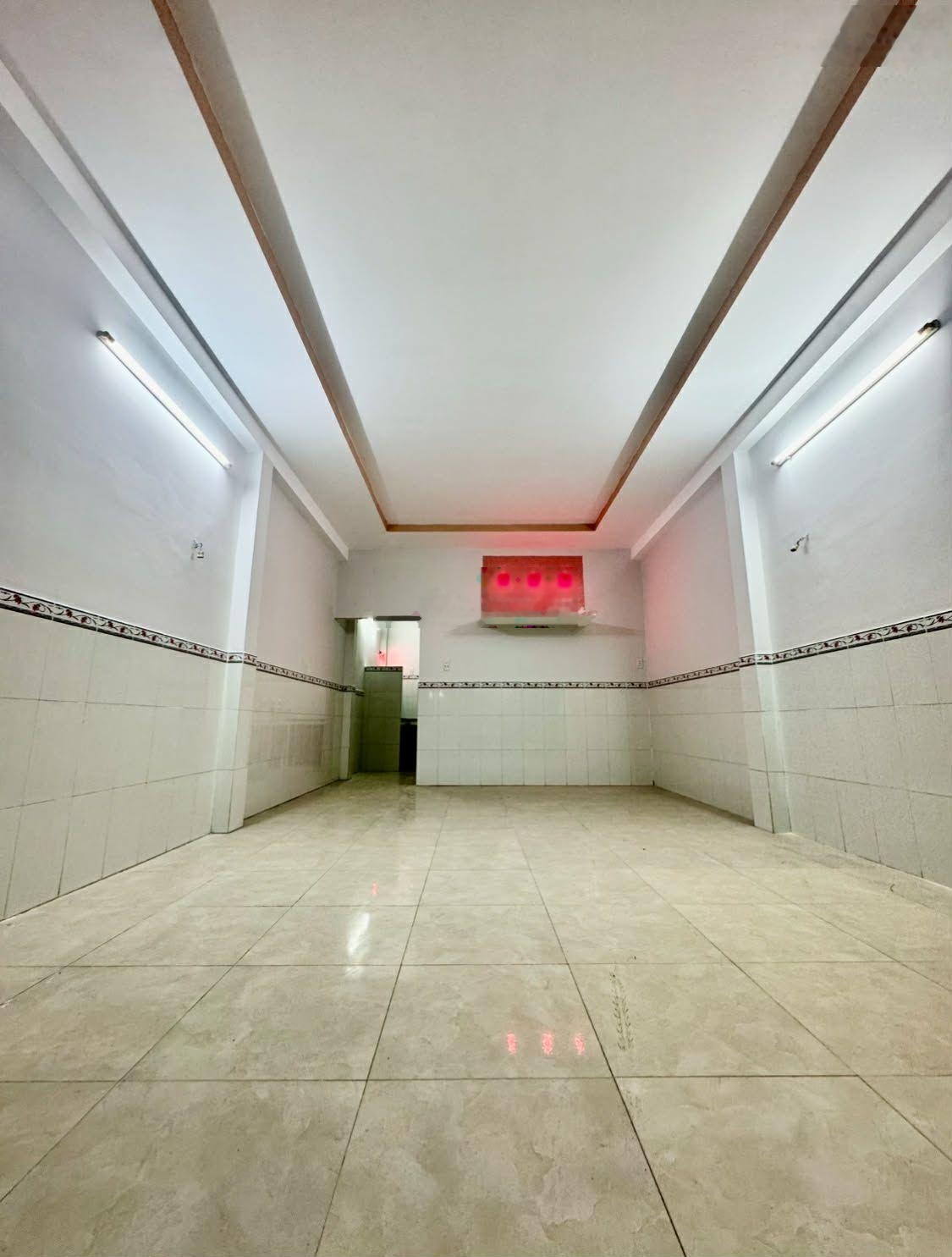 Hót các tình yêu ơi nhà đường chiến lược 3 lầu 3pn & 3wc chỏ 2.6 tủ