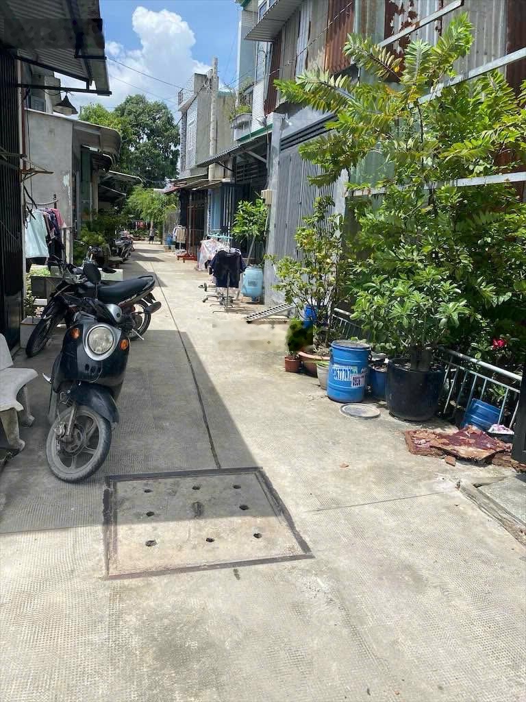 Bán nhà gần chợ Nữ Dân Công, Vĩnh Lộc A. Nhà 1 lầu 2 phòng ngủ 2wc