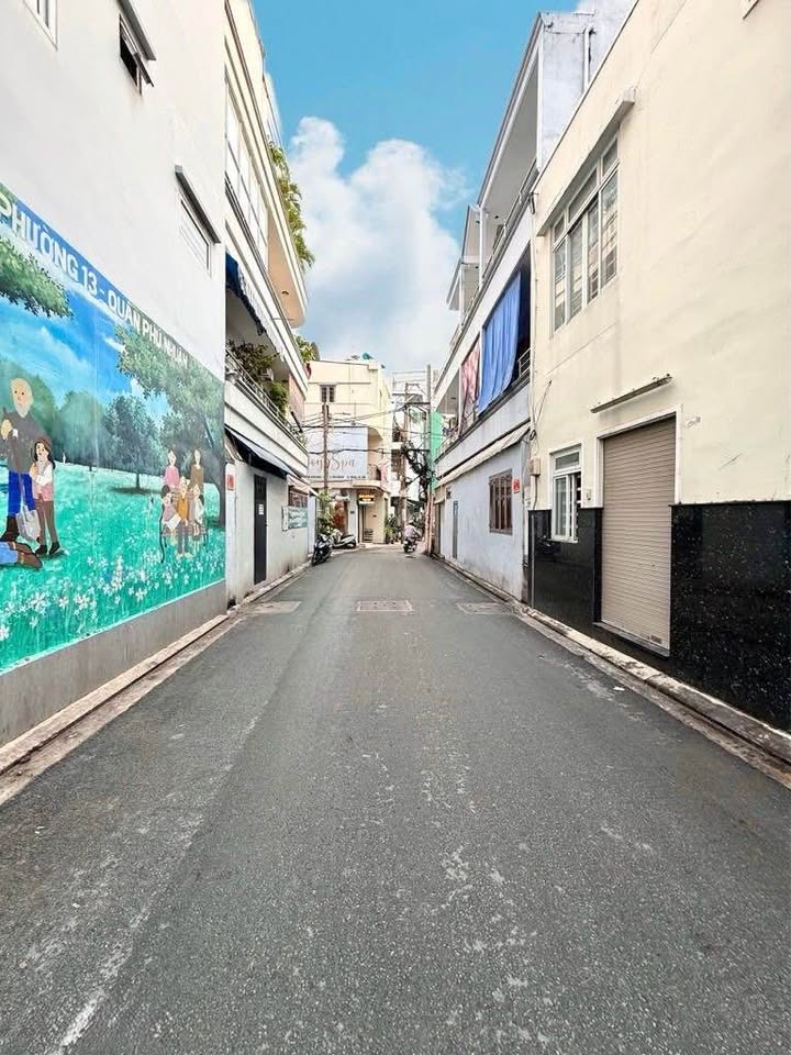 Nhà 3 tầng hẻm xe hơi Huỳnh Văn Bánh, Phú Nhuận, sổ riêng, giá tốt