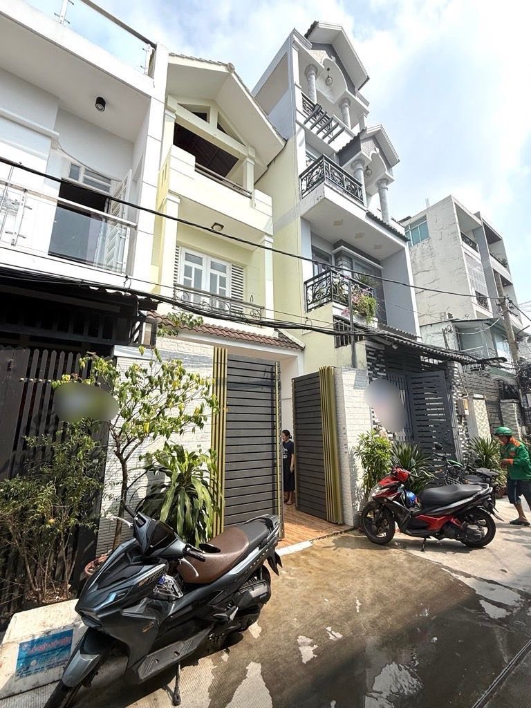 Chào bạn, mình có một căn nhà "siêu phẩm" tọa lạc tại đường Tân Hòa Đông, Bình Tân