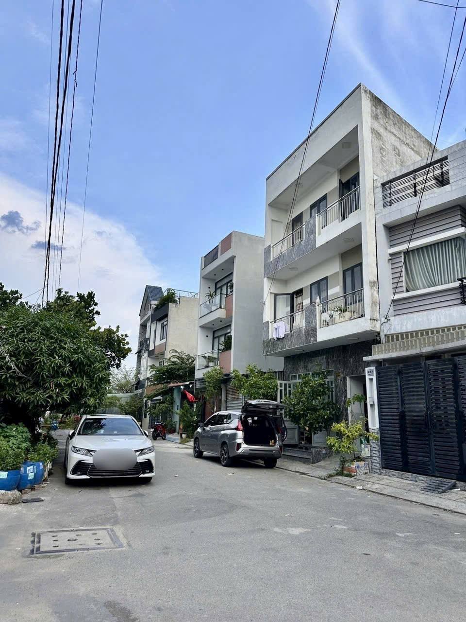 Nằm ngay trên đường Tô Ngọc Vân, phường Linh Đông, thành phố Thủ Đức