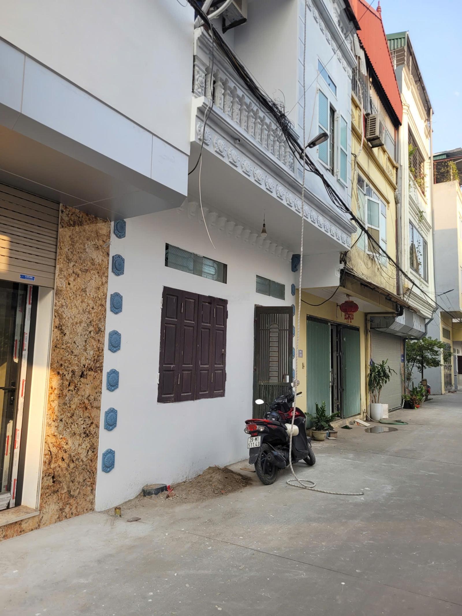 Nhà 2 tầng 1 tum, KHu phân lô sơn sửa đẹp . ưu tiên ở lâu dài