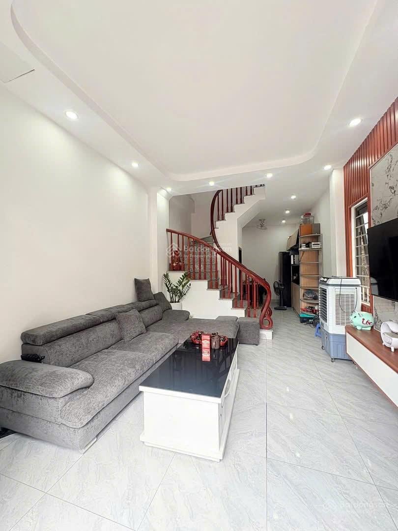 HÀNG HIẾM!! Nhà 4T*38m2 Lô Góc, Ngõ Thông, ô tô đỗ gần. Gần hồ, trường học các cấp . Giá chỉ 3,3 tỷ