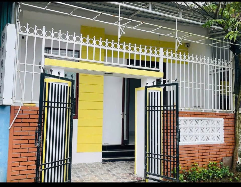 Nhà gác lửng 65m2 - 1.6 tỷ đỗ oto, sổ hồng, gần Làng Đại học Huế