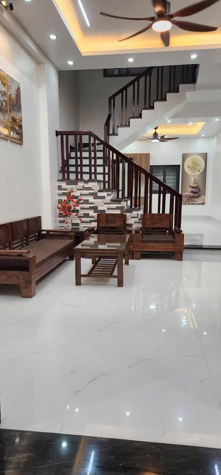 Nhà 3 tầng nở hậu, ô tô tránh, gần chợ Ngọc Châu, giá 3,05 tỷ