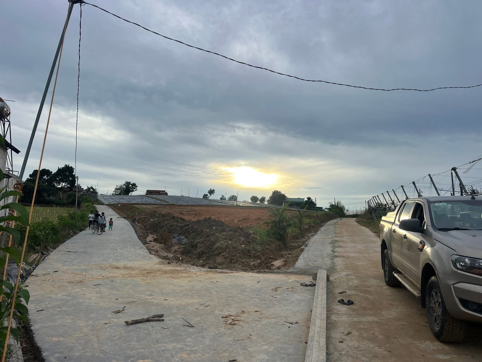 Bán nhanh lô đất 72m2 thổ cư, sổ hồng sẵn, giá chỉ 300 triệu