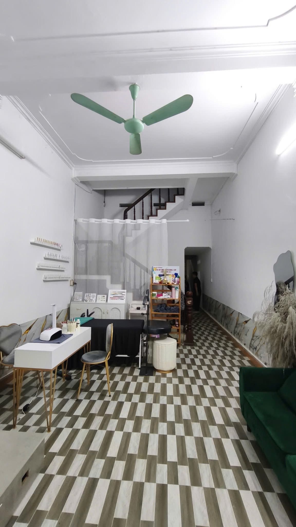 Chuyển nhượng nhà 2 tầng trung tâm thành phố Hà Giang, 4,2mx17,5m, ô tô tránh