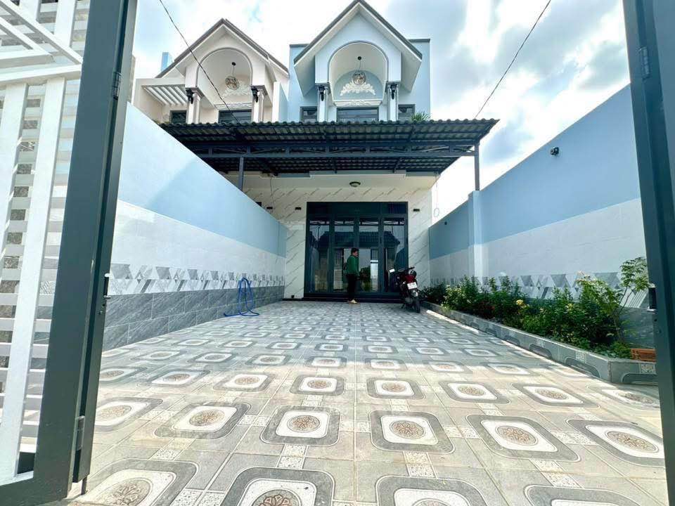 Chào bạn, mình có một căn nhà thổ cư đẹp xuất sắc tại Phước Lợi, Bến Lức, Long An