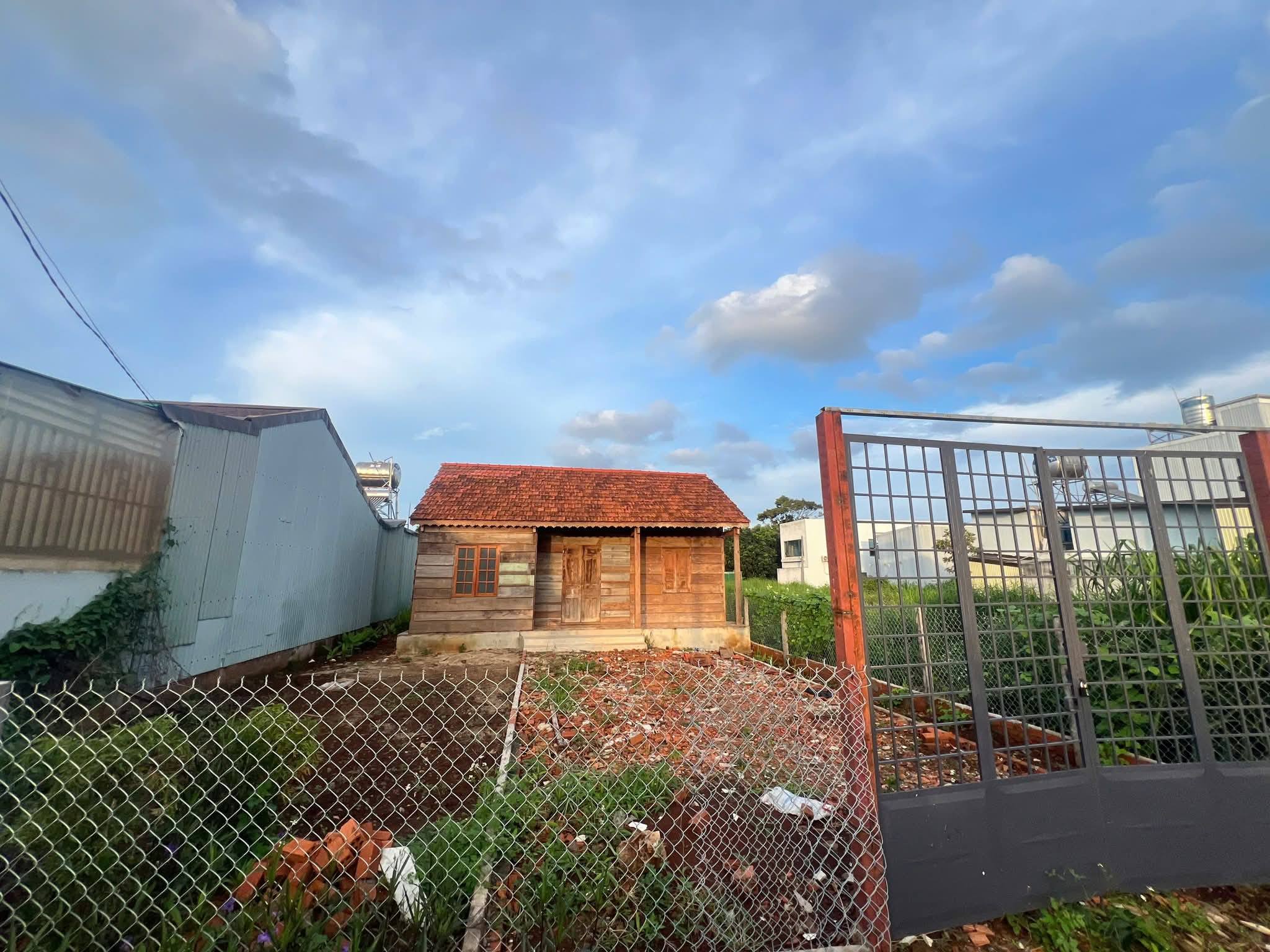 Cơ hội sở hữu ngay lô đất vuông vắn 10x20m tại hẻm Nguyễn Huệ, Phường Tân Lợi, Thành phố Buôn Ma Thuột, Tỉnh Đắk Lắk